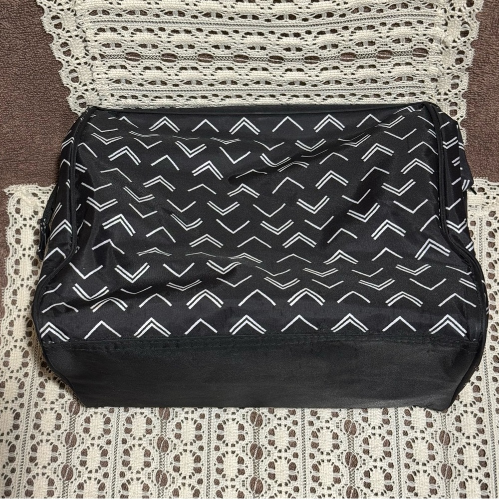 Thirty-One Tip Top Chevron Cosmetics Bag